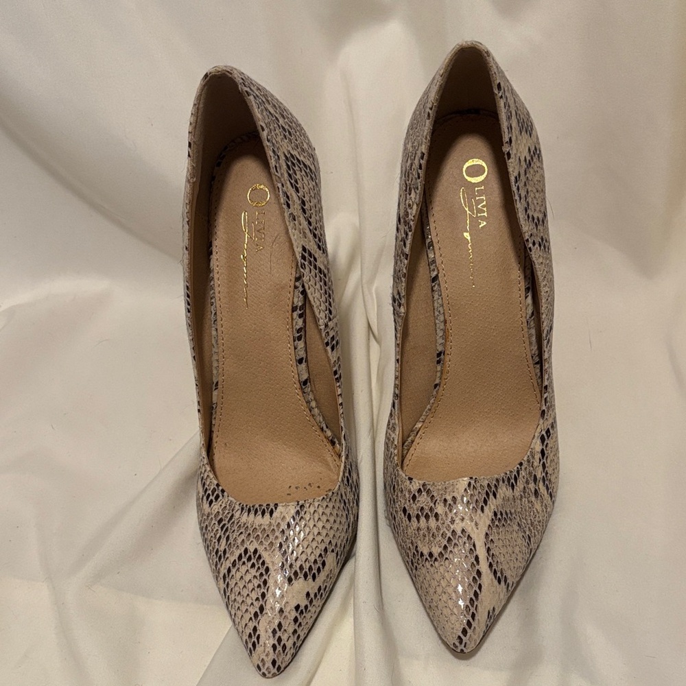 Chic Snakeskin Patterned Heels - image 2